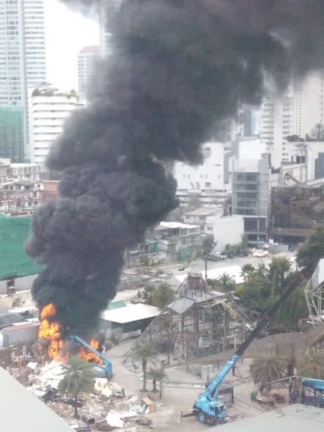 ไฟไหม้ไดโนซอร์แพลนเน็ต ซ.สุขุมวิท22