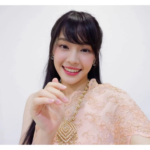 กรี้ดสลบ!! "ปลื้มจิตร์" มอบเสื้อแข่ง พร้อมลายเซ็นอวยพรวันเกิด "เฌอปราง BNK48"