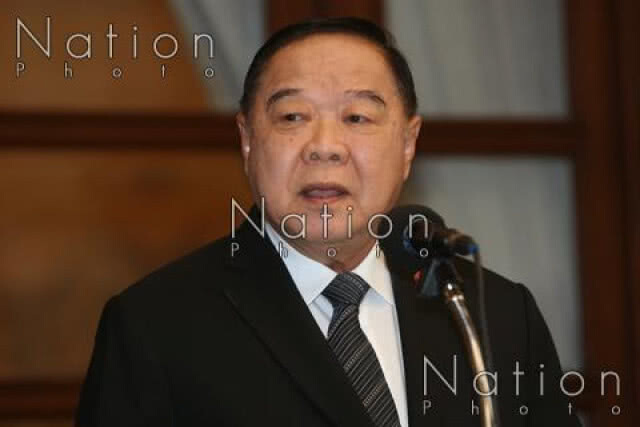 ประวิตร บอก แกนนำเพื่อไทย พบ "แม้ว-ปู" ได้ คำสั่งห้ามออกราชอาณาจักร ยกเลิกแล้ว