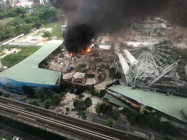 ไฟไหม้ไดโนซอร์แพลนเน็ต ซ.สุขุมวิท22