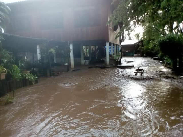 น้ำป่ากระหน่ำบ้านถ้ำเสือ-เจดีย์ทราย 100 ปี พังถล่ม(มีคลิป)