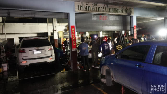 ชาร์จแบตเก๋งไฟฟ้าทิ้งไว้ ไฟไหม้วอดทั้งคัน สูญ1ล้าน!