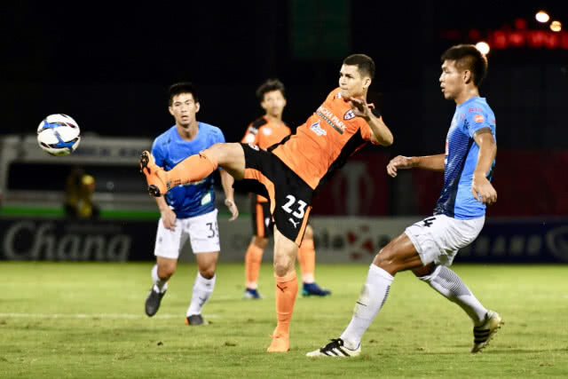 ฐิติพันธ์ พลาดโทษ! "กว่างโซ้ง" เปิดบ้านแบ่งแต้ม บีจี 1-1