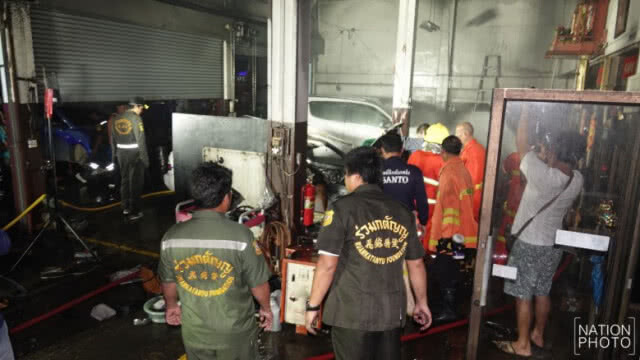 ชาร์จแบตเก๋งไฟฟ้าทิ้งไว้ ไฟไหม้วอดทั้งคัน สูญ1ล้าน!