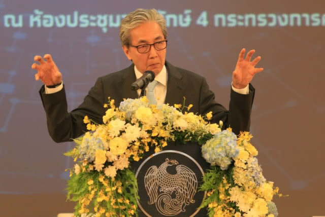 "สมคิด" เดินหน้า "ดูด" ! ประสาน "สุริยะ" คุย ส.ส. "เพื่อไทย"