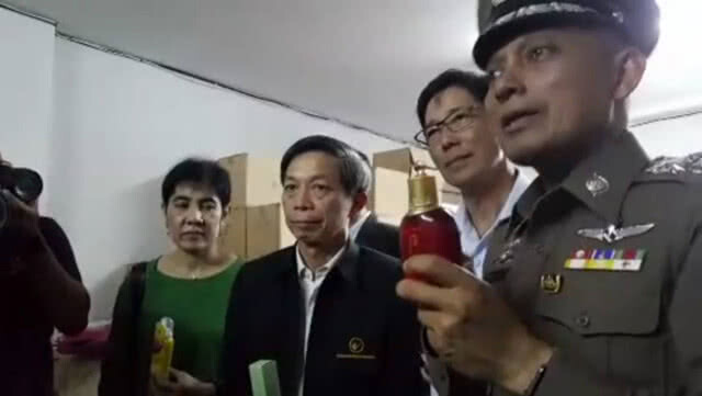 ตรวจเครื่องสำอางตลาดใหม่ดอนเมือง พบของปลอมอื้อ