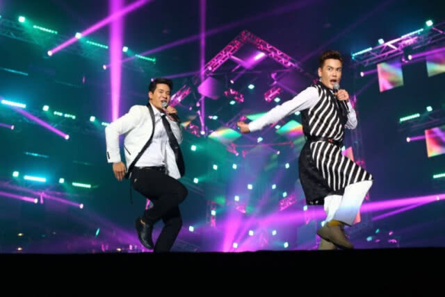 "มอส-โต๋-อ๊อฟ-ไอซ์-แจ๊ส-Sweat16!" ยกทัพแดนซ์มาราธอนในคอนเสิร์ต "TNE ONE CONCERT :1035 กระบวนท่าจำ"