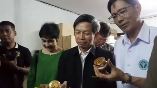 ตรวจเครื่องสำอางตลาดใหม่ดอนเมือง พบของปลอมอื้อ