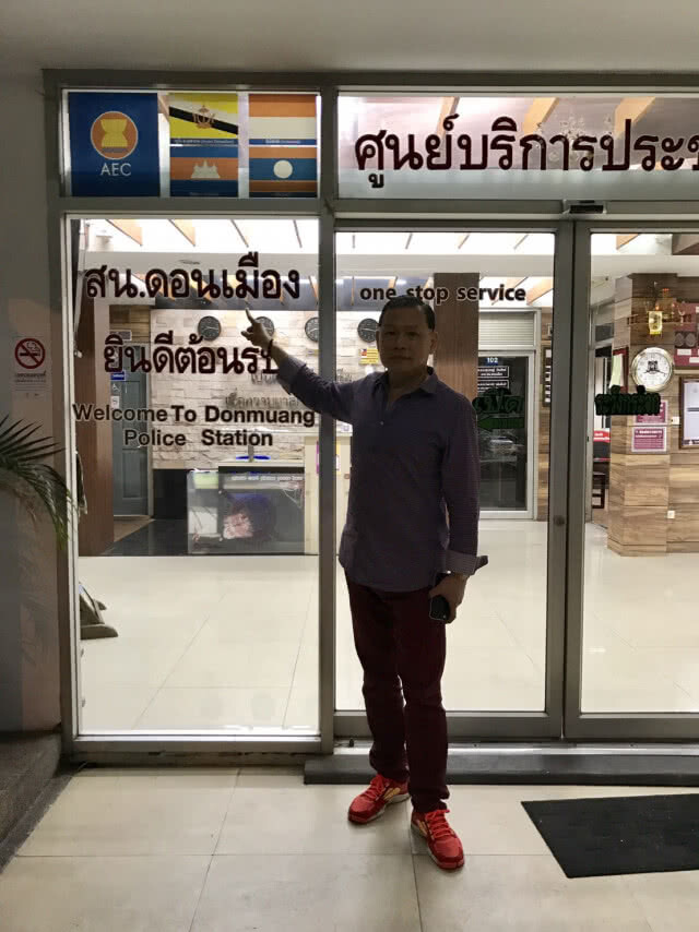 "สันธนะ"พบตร.รับทราบข้อหาดูหมิ่นจนท.