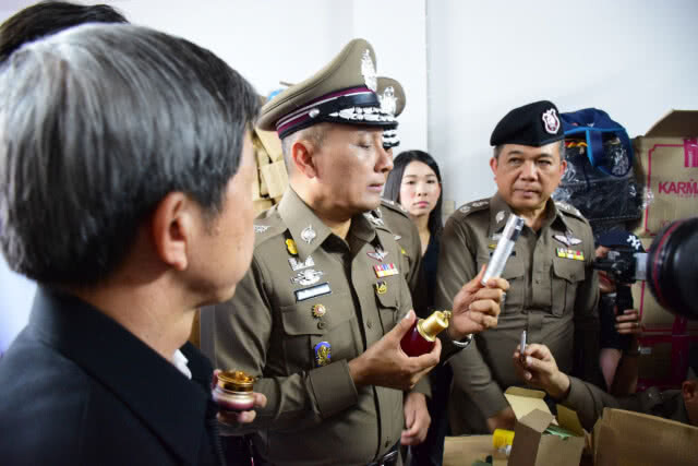 ตรวจเครื่องสำอางตลาดใหม่ดอนเมือง พบของปลอมอื้อ