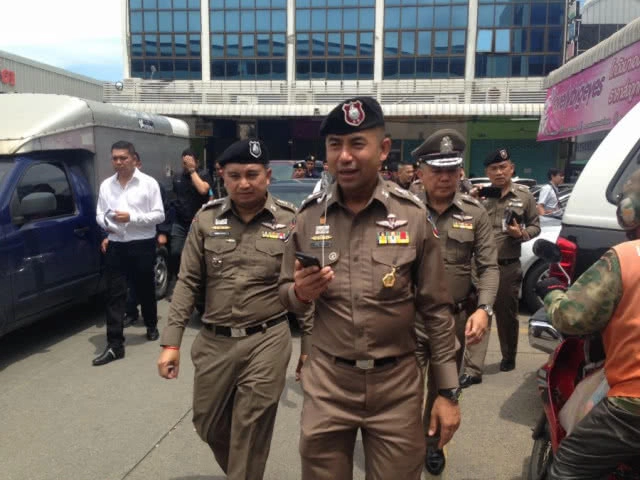 'สันธนะ'งานเข้า!
ตร.ลุยค้นห้องทำงาน-เส้นทางการเงิน