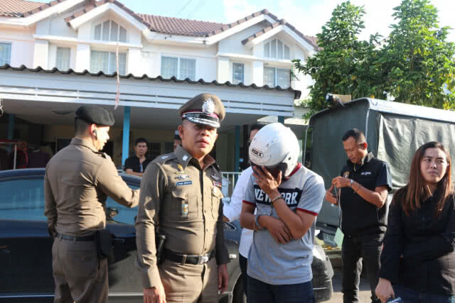 นำตัวตร.อุ้มรีดทรัพย์ ทำแผนประกอบคำรับสารภาพ(มีคลิป)