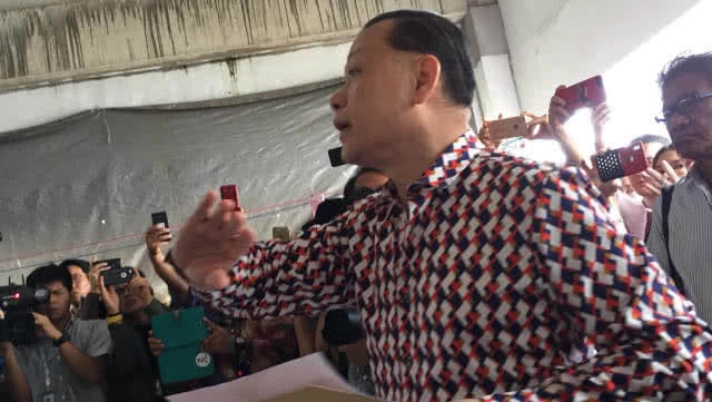 'สันธนะ'งานเข้า!
ตร.ลุยค้นห้องทำงาน-เส้นทางการเงิน