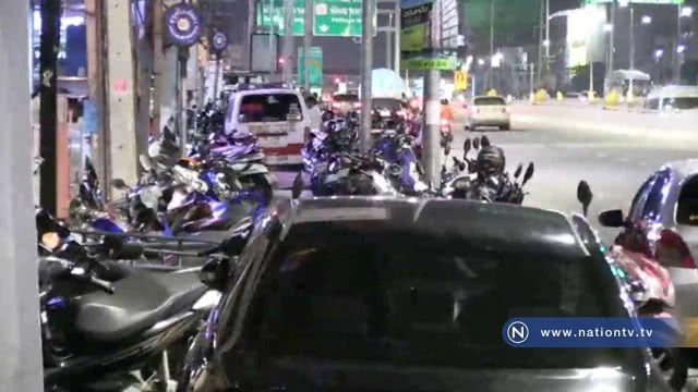 สนามมวยชื่อดังเมืองพัทยา "ยึดฟุตบาท" เป็นที่จอดรถให้กับลูกค้า