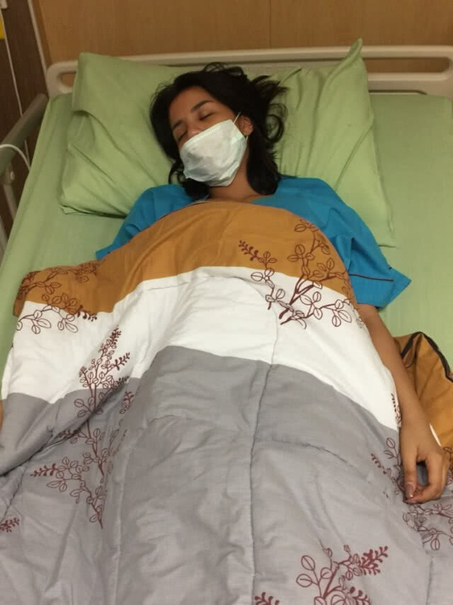 "ใบเตย อาร์สยาม" โหมงานหนักทรุด หามส่ง รพ.