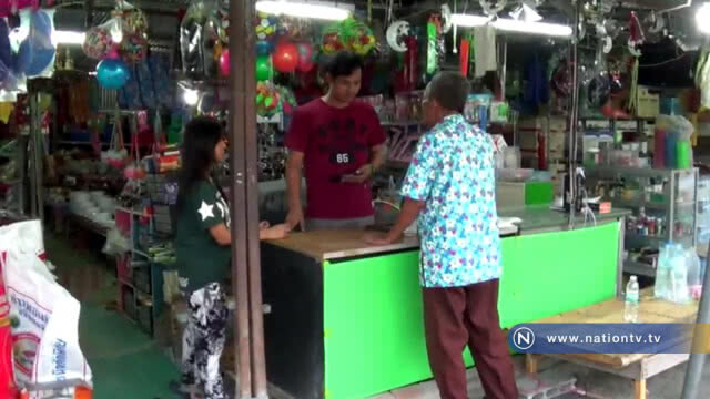 (คลิป) โจรมือไว !! ฉกมือถือร้านค้าหนี