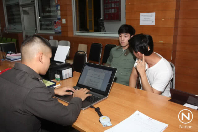 "บอล" ดาราช่อง 3 ชี้จุดเกิดเหตุลานจอดรถห้างดัง หลังถูกคนร้ายฟาดหัวแตก