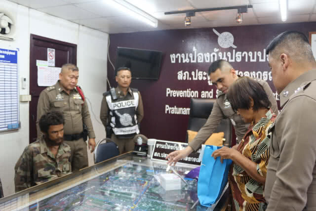 ตร.รวบทันควันหนุ่มเร่ร่อนวิ่งราวกระเป๋ายา พร้อมเงินสด