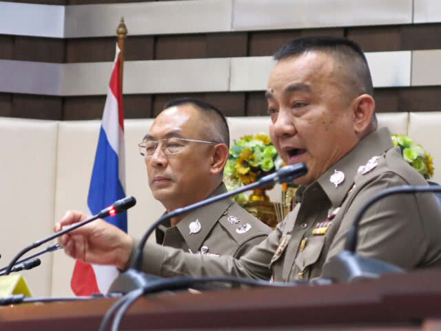 "ศรีวราห์" นั่งหัวโต๊ะประชุมเเก้ปัญหาจร.ช่วงเปิดเทอม สั่งเข้ม 88 สน.(มีคลิป)