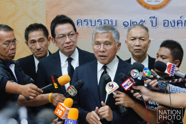 "วัฒนา" พบอัยการ ปมโกงบ้านเอื้ออาทร