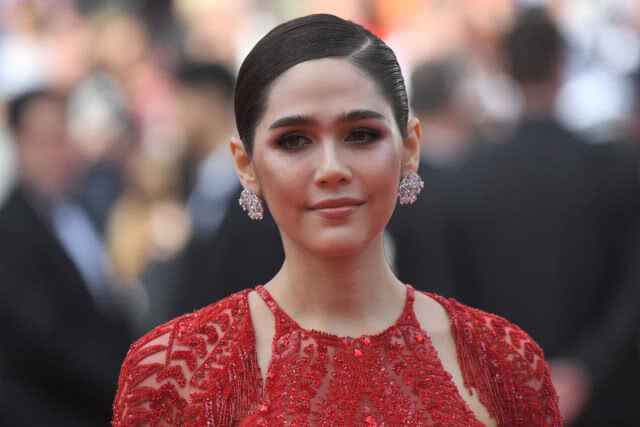 แม่ก็คือแม่! "ชมพู่" เดินพรมแดงงานคานส์วันแรก