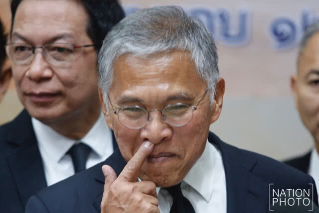 "วัฒนา" พบอัยการ ปมโกงบ้านเอื้ออาทร