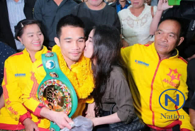 ย้อนชมภาพประทับใจ! "ศรีสะเกษ" ขอแฟนสาวแต่งงานกลางสนามบิน