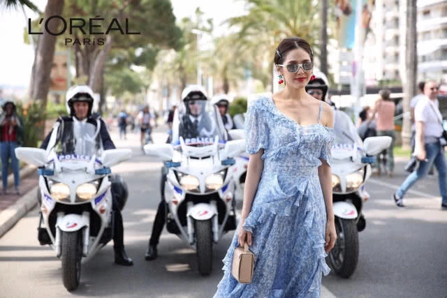 ส่องชุดเดินเล่นชายหาด "ขุ่นแม่ชม" หลังเดินพรมแดง