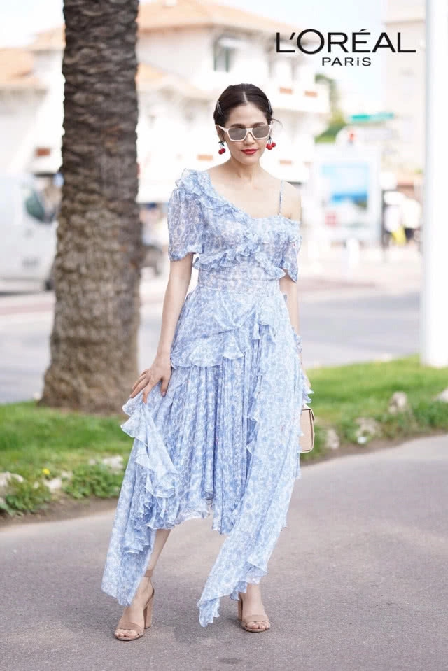 ส่องชุดเดินเล่นชายหาด "ขุ่นแม่ชม" หลังเดินพรมแดง