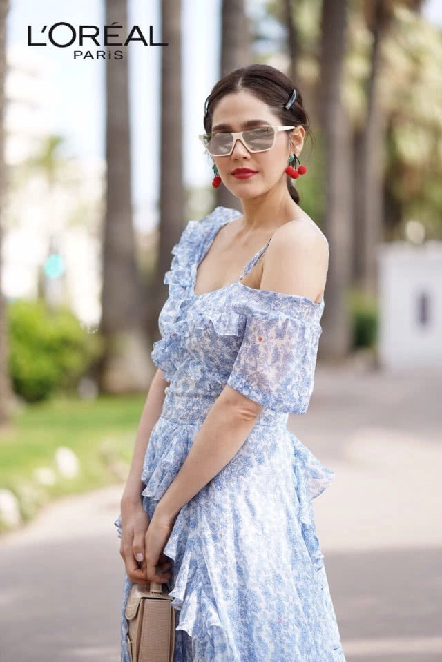 ส่องชุดเดินเล่นชายหาด "ขุ่นแม่ชม" หลังเดินพรมแดง