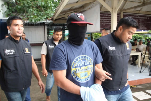 รวบแล้วโชเฟอร์แท็กซี่จอมหื่น พยามลวมลามสาว "PR.ร้านอาหาร" บนทางด่วนพิเศษฉลองรัช(มีคลิป)