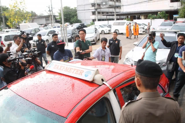 รวบแล้วโชเฟอร์แท็กซี่จอมหื่น พยามลวมลามสาว "PR.ร้านอาหาร" บนทางด่วนพิเศษฉลองรัช(มีคลิป)