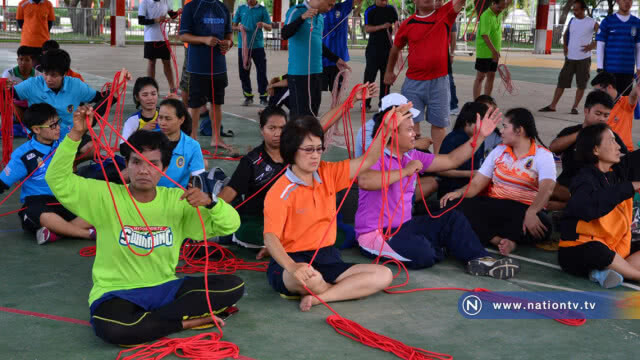 อบรมชาวอีสาน "ลอยน้ำเป็น เล่นน้ำได้"