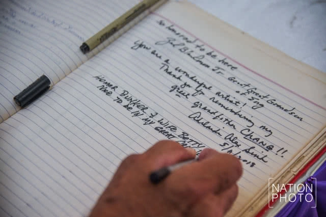 ทายาทแฝด "อิน-จัน" แต่งชุดไทยเที่ยวสมุทรสงคราม