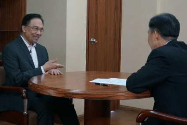 กษัตริย์มาเลย์ เห็นชอบ!! อภัยโทษ "อันวาร์" ทันที