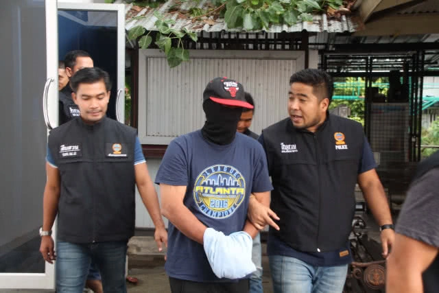 รวบแล้วโชเฟอร์แท็กซี่จอมหื่น พยามลวมลามสาว "PR.ร้านอาหาร" บนทางด่วนพิเศษฉลองรัช(มีคลิป)