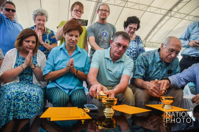 ทายาทแฝด "อิน-จัน" แต่งชุดไทยเที่ยวสมุทรสงคราม