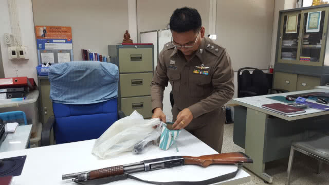 ยึดรถต้องสงสัยจอดรถทิ้งเมืองสระแก้ว พบอาวุธ-ยาเสพติดเพียบ