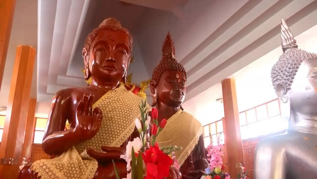 ชวนเที่ยว พระพิจิตรแกะสลักจากไม้ตะเคียนทอง หุ่นขี้ผึ้งพระเกจิ 32 รูป