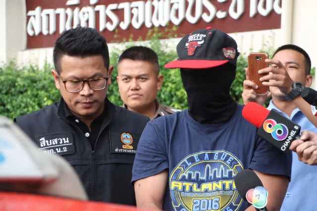 รวบแล้วโชเฟอร์แท็กซี่จอมหื่น พยามลวมลามสาว "PR.ร้านอาหาร" บนทางด่วนพิเศษฉลองรัช(มีคลิป)