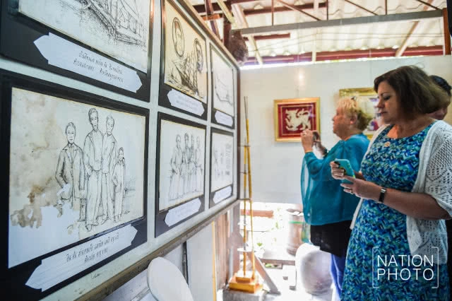 ทายาทแฝด "อิน-จัน" แต่งชุดไทยเที่ยวสมุทรสงคราม