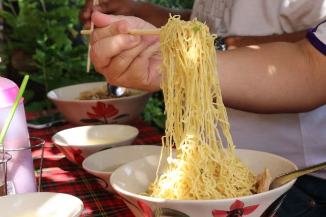 ชิมบะหมี่จับกังที่พิษณุโลก อิ่มอร่อยในชามเดียว