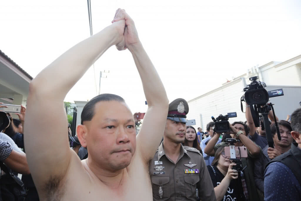 ตร.คุมตัว "สันธนะ" เตรียมส่งฟ้องศาล ตร.คุมตัว "สันธนะ" เตรียมส่งฟ้องศาล