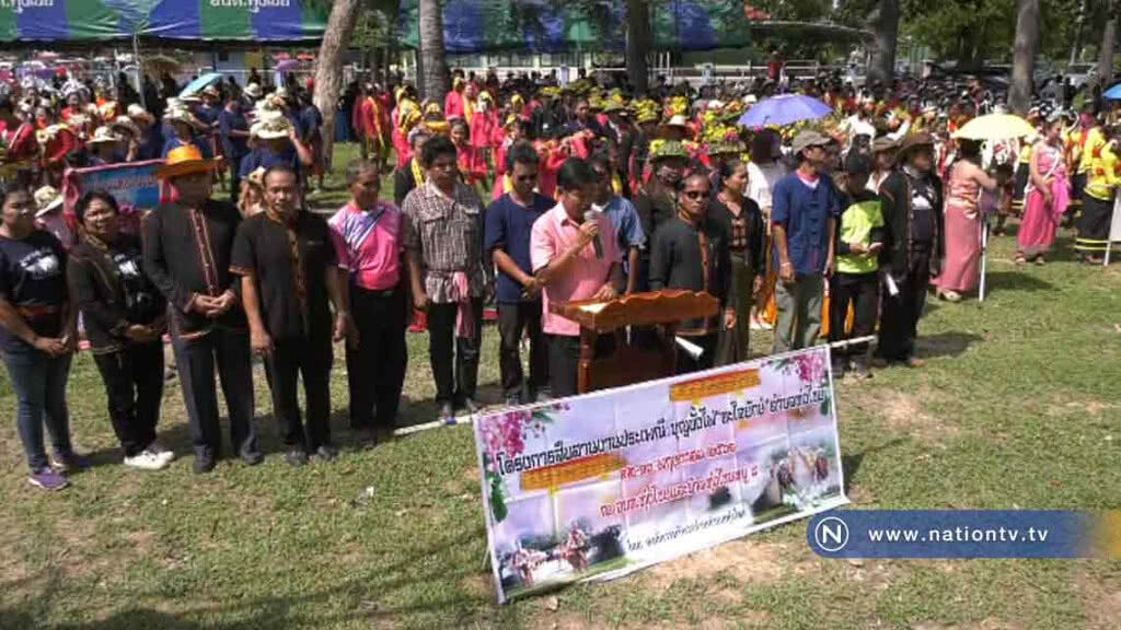 อลังการแห่"บั้งไฟตะไลยักษ์"แห่งเดียวในอีสาน อลังการแห่"บั้งไฟตะไลยักษ์"แห่งเดียวในอีสาน
