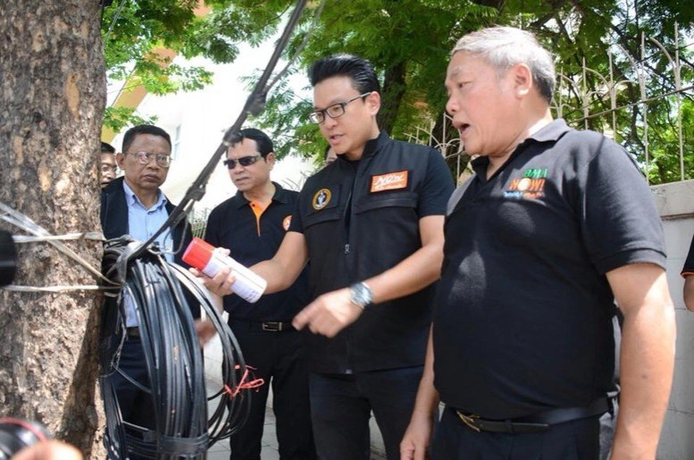 "สกลธี" ลุยตรวจรื้อป้ายผิดกฎหมาย