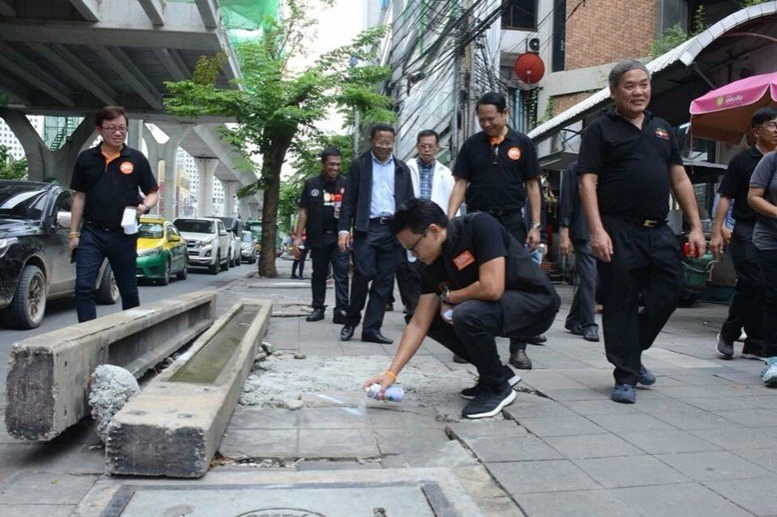 "สกลธี" ลุยตรวจรื้อป้ายผิดกฎหมาย