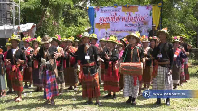 อลังการแห่"บั้งไฟตะไลยักษ์"แห่งเดียวในอีสาน