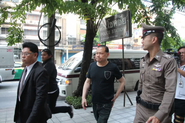 "สันธนะ" ยืนยัน "มอบตัว" ไม่ได้ถูกตำรวจจับกุมตัว