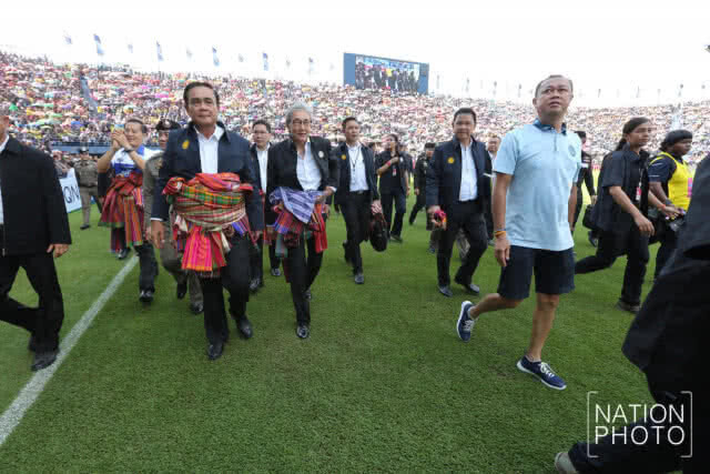 "ณัฐวุฒิ" แนะ "บิ๊กตู่" ลงพื้นที่ สุราษฎร์ฯ