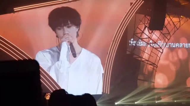 GOT7 ทำเซอร์ไพรส์ 
กล่อมเพลง"ออเจ้า"
ทำเหล่าอากาเซ่ กรี๊ดสนั่น!